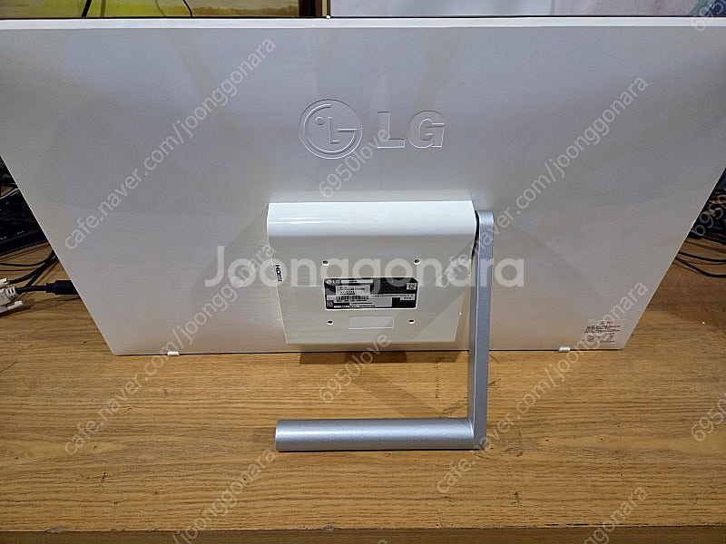 23ET63 LG 23인치 터치모니터 판매합니다--4