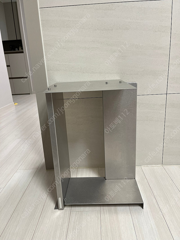 뮤지엄오브모던키친 MYZ side 테이블 이미지