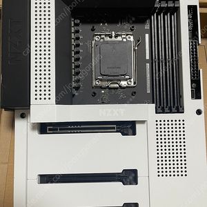 NZXT N7 B650E Matte White