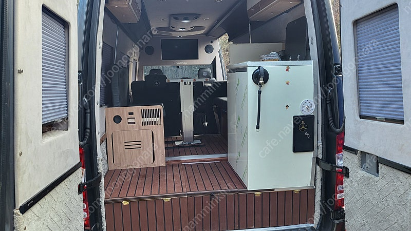 벤츠 스프린터 롱바디 캠핑카 겸 업무용 차량 팝니다 이미지