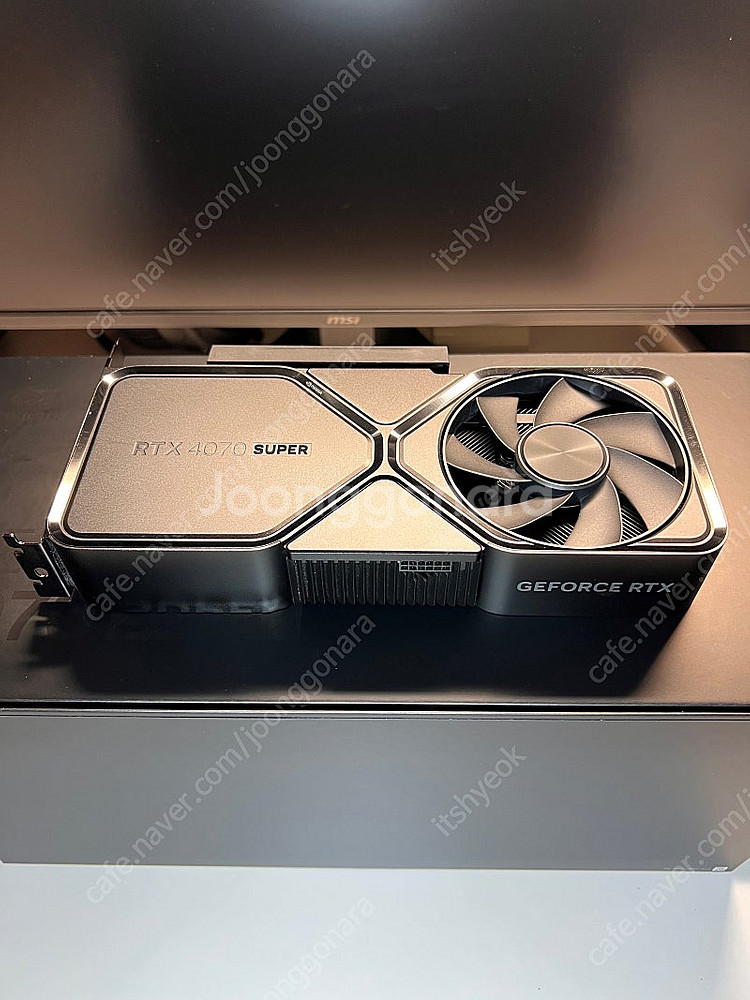 RTX 4070 SUPER 파운더스 에디션--0