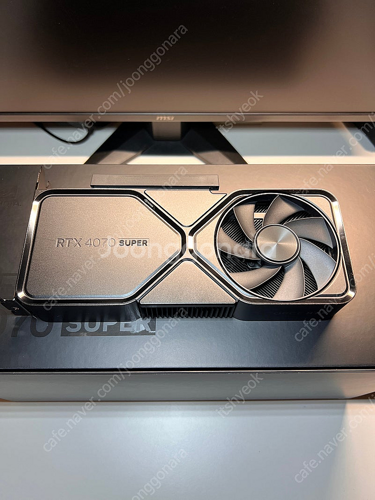 RTX 4070 SUPER 파운더스 에디션--1