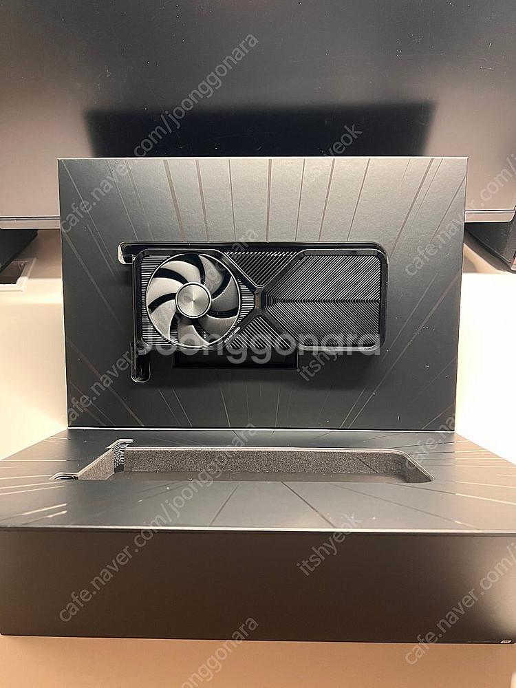 RTX 4070 SUPER 파운더스 에디션--4