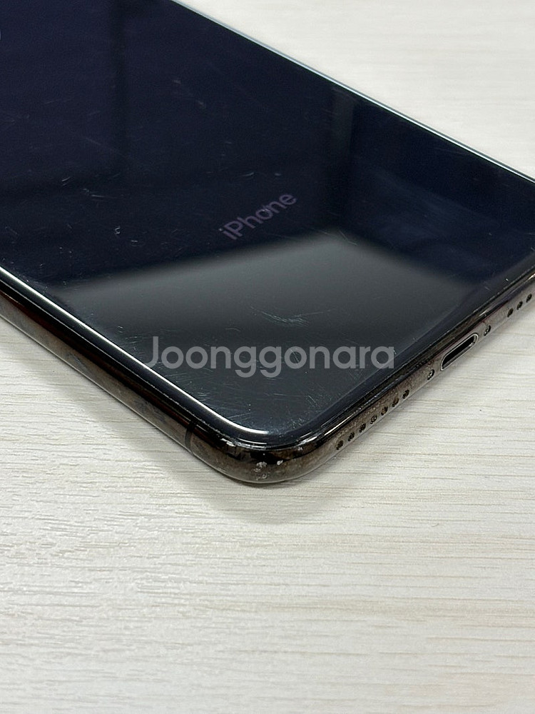 아이폰XS MAX 블랙색상 256용량 액정상태 너무좋은 단말기 30만 판매합니다--3