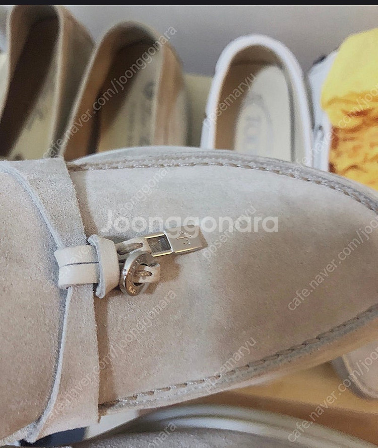 [정품]로로피아나 썸머워크 펄파우더36 사이즈팝니다.가격내림--0