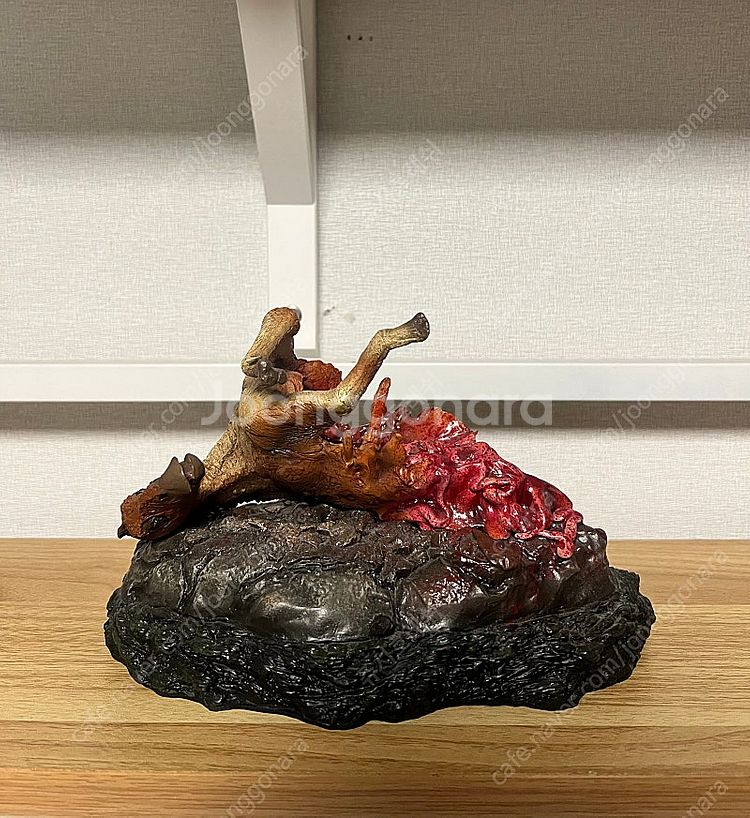 디오라마 공룡 사체 피규어 팝니다.--0