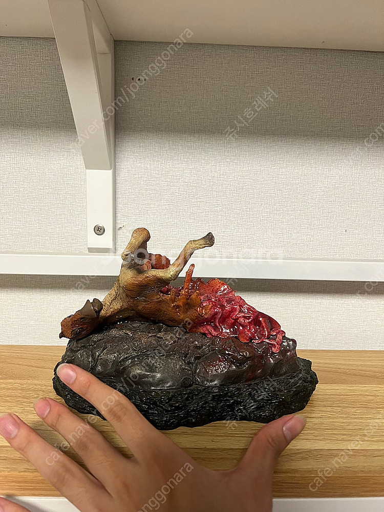 디오라마 공룡 사체 피규어 팝니다.--3