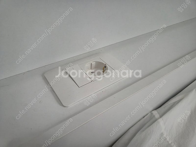 HYUDO 휴도 프리미엄 퀸 매트리스 + 화이트 원목 프레임 거의사용하지 않은 새제품 판매합니다--3