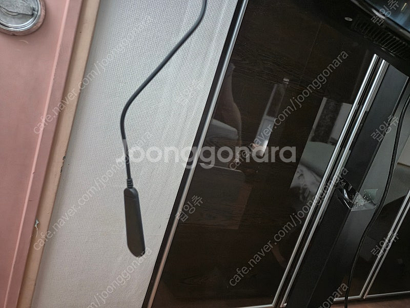 LG 42인치 TV + 스탠드 거치대 포함 판매합니다. 컨디션 좋아요--1