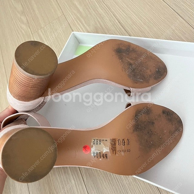 앤아더스토리즈 핑크 샌들39--3