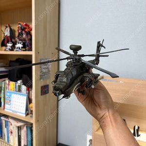 Forces of valor AH-64D 아파치 헬기 1:48 다이캐스트 완제품 모형팝니다.