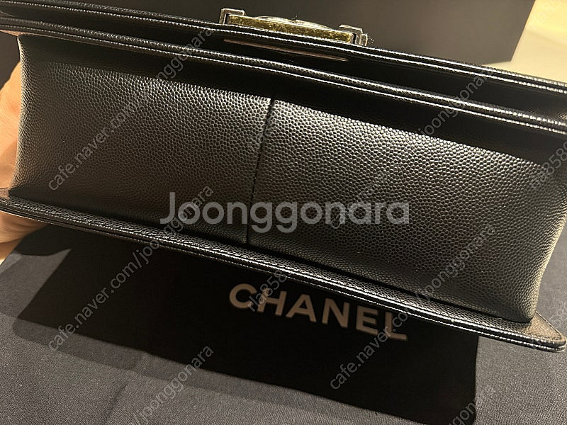 샤넬 보이백 미듐 빈티지은장 블랙캐비어--4