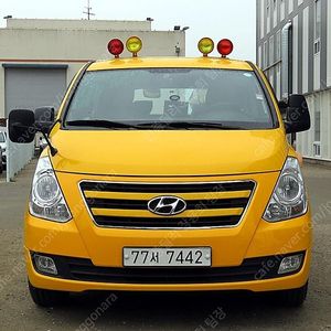 스타렉스 중고 그랜드 스타렉스 중고차 노란색 2016년식 12인승 왜건 2WD 어린이보호차 CVX 럭셔리 중고자동차