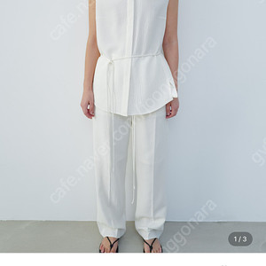 르917 CRINKLED SLEEVELESS BUTTON-DOWN BLOUSE [IVORY]