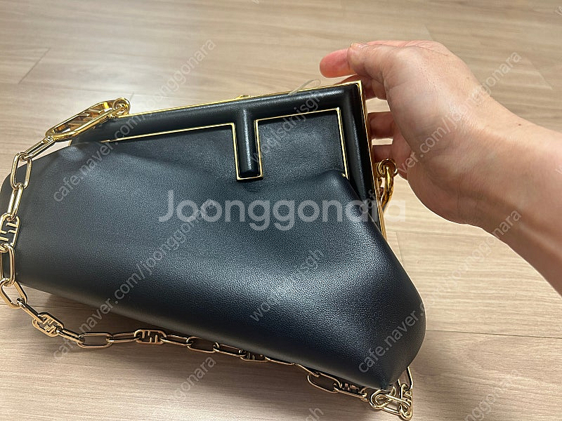 펜디 퍼스트스몰+스트랩유 가방팝니다--5