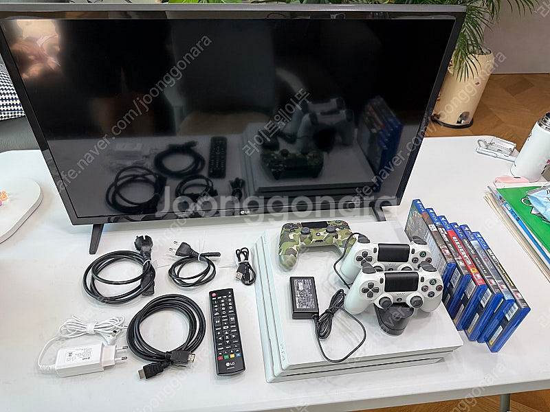PS4프로(CUH‑7117B)+게임타이틀7개+32“TV...--1