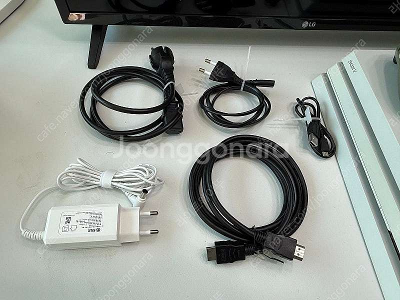 PS4프로(CUH‑7117B)+게임타이틀7개+32“TV...--5