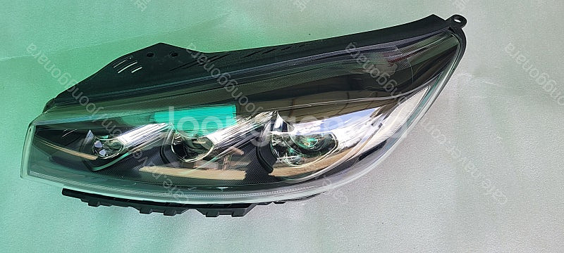 더뉴쏘렌토 운전석 LED 헤드라이트 팝니다.--0