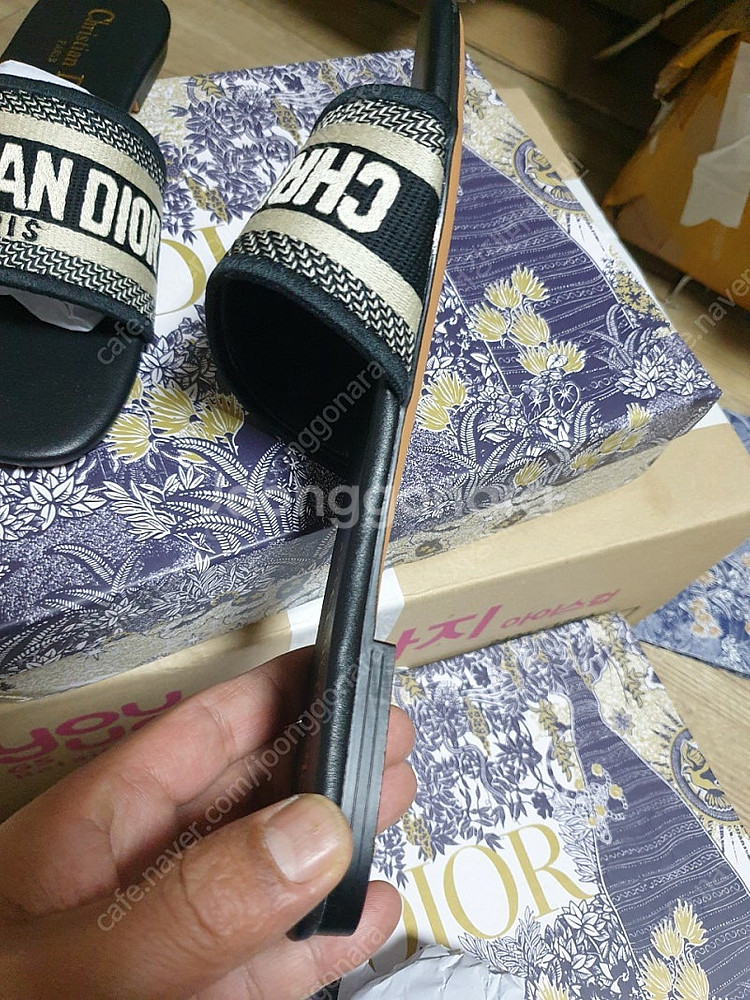 디올 뮬 슬리퍼 셀린느 슬리퍼 루이비통 알마 프라다 구...--7