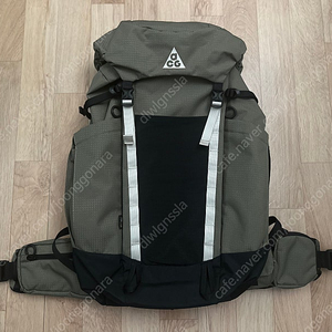 나이키 acg 36 백팩 미디엄 올리브 판매합니다