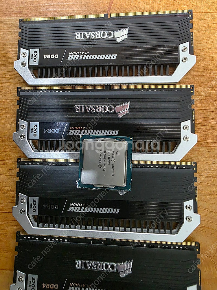 9900KS CPU와 CORSAIR DOMINATOR ...--0