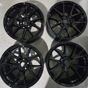 테슬라 모델s 유광블랙 18인치 순정휠 대품판매20만원