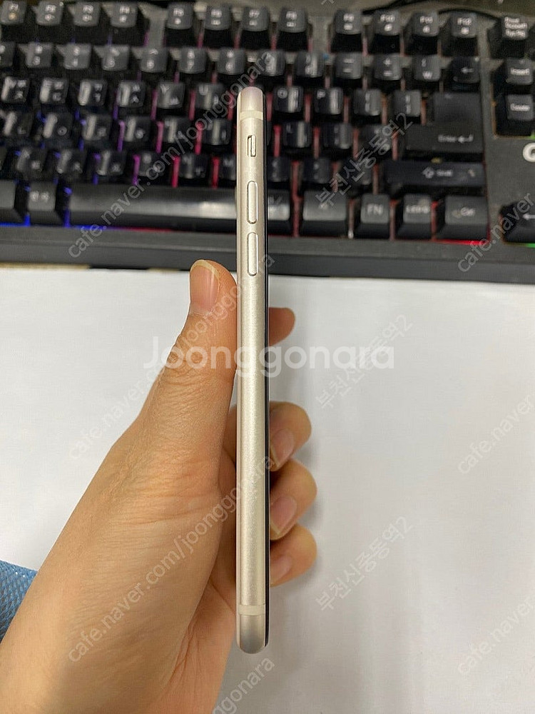 023941 아이폰SE3 화이트 A급 64GB 배터리성...--4