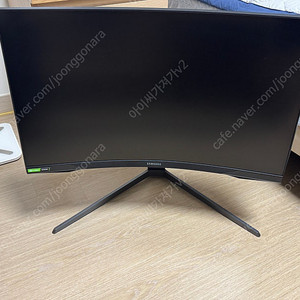 삼성 오디세이 g7 27인치 QHD 커브드 모니터 팝니다.
