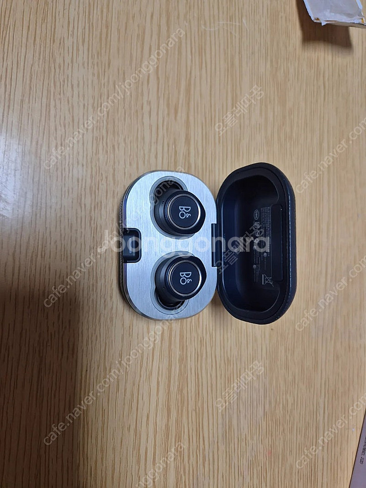 뱅앤올룹슨 e8 2.0 무선이어폰 단품 판매합니다.--1