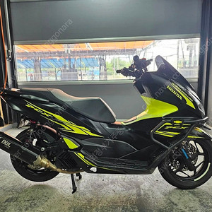 22년식 튜닝PCX125 익실머플러장착 판매합니다.가격다운