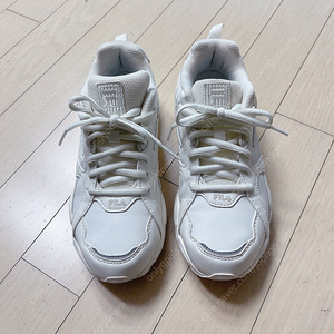 휠라 운동화 230사이즈