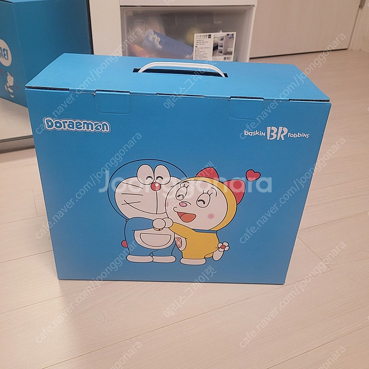 베스킨라빈스 X 도라에몽 레디백 캐리어 블루 팝니다.--0