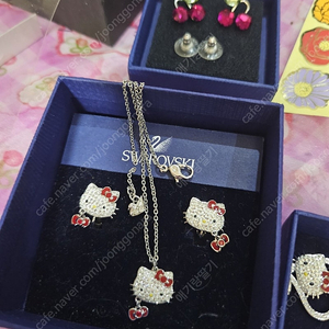 스와로브스키키티리본목걸이 키티말티즈개산책푸들키티산토리니슈가바니즈원단
