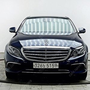 벤츠 E클래스 중고 벤츠 E300 중고 파란색 2017년식 E300 4MATIC 익스클루시브 중고차 믿을만한 곳