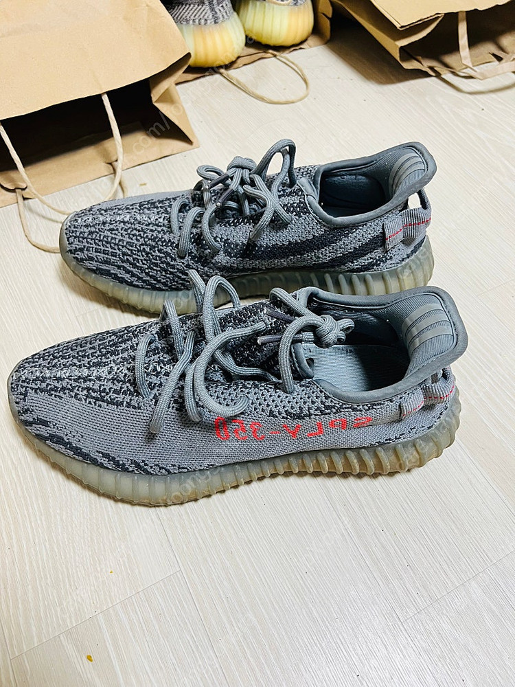 이지부스트 350V2 벨루가 이미지