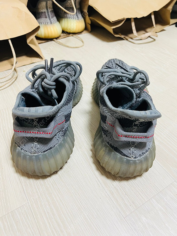 이지부스트 350V2 벨루가 이미지