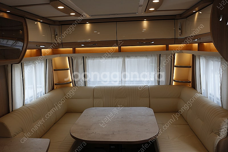 럭셔리 캠핑카 LMC 익스퀴지트 VIP685--2
