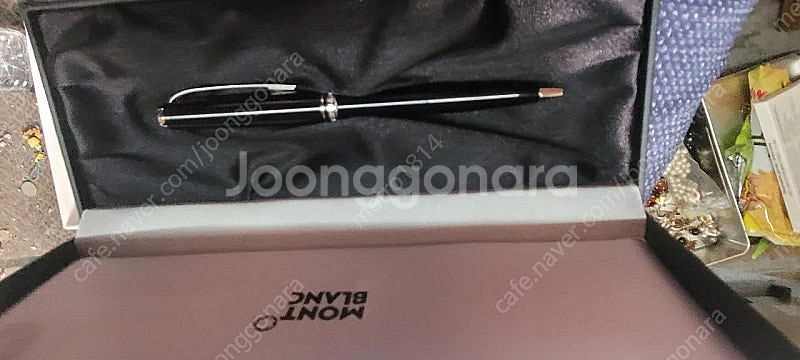 몽블랑 볼펜 작은사이즈 판매가 20 만원 직거래는 압구...--0