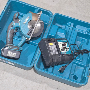 마끼다 충전 메탈원형톱 (makita BCS550RFE) 메탈커터 중고 팝니다