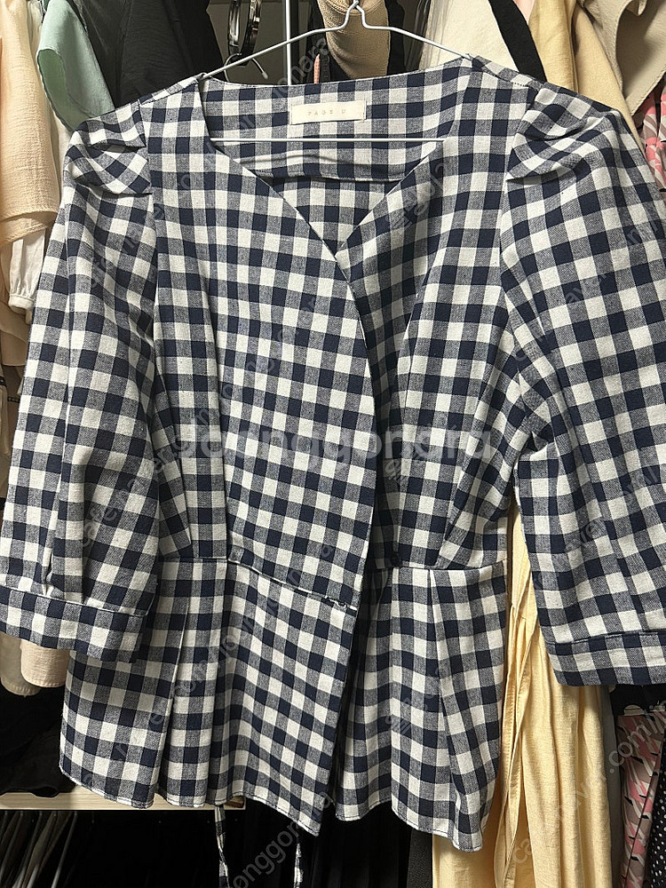 페이지유 하트넥 체크 블라우스--3