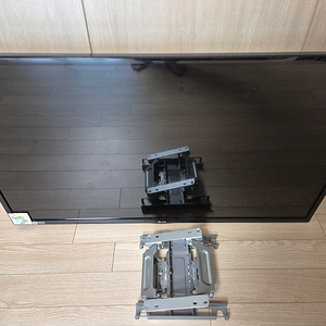 LG LED 벽걸이형 TV 42인치 판매합니다.(6만원)