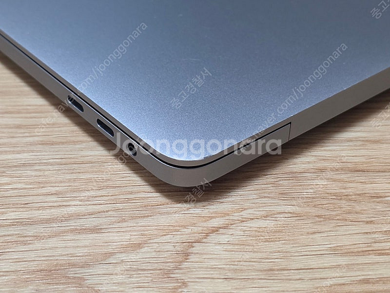 맥북프로 2019 16인치 팝니다. i7/램16G/SS...--8