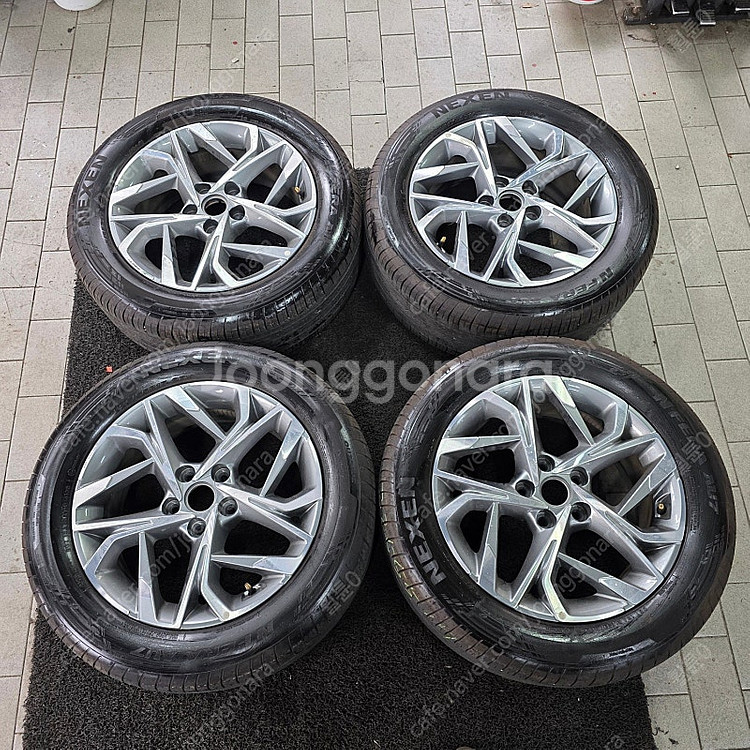 [ 중고 ] 쏘나타 DN8 17인치 중고 휠 타이어 팝...--0