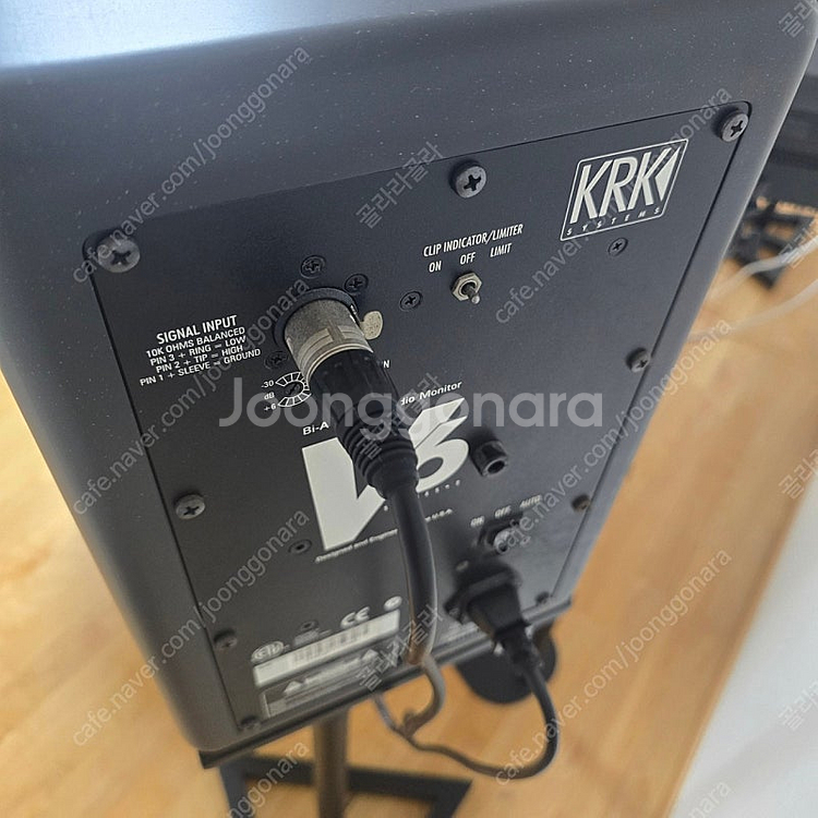 스피커 KRK V6 S2 팝니다--3