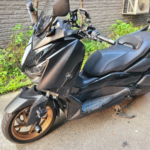 Xmax300 아크라풀배기 21년식 판매합니다.