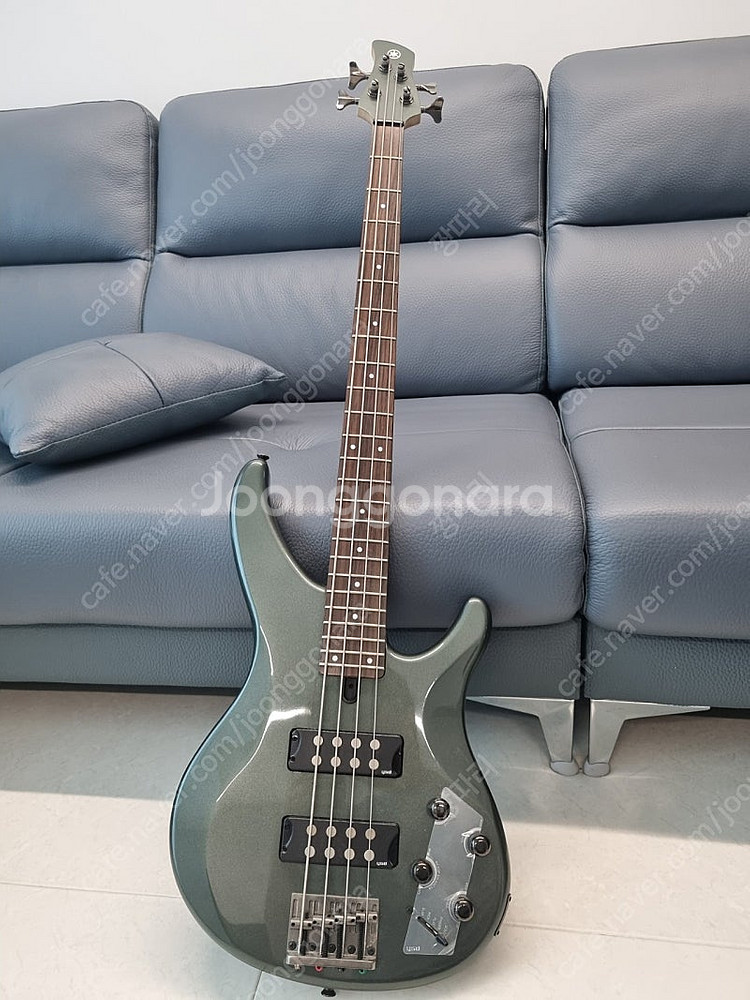 4현 야마하 베이스기타 TRBX304 판매합니다.--2