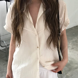 누즈 템즈 셔츠 루즈핏 글로시 카라 반팔 블라우스