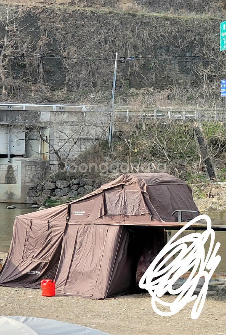 툰드라 블랙에디션 루프탑 텐트--3