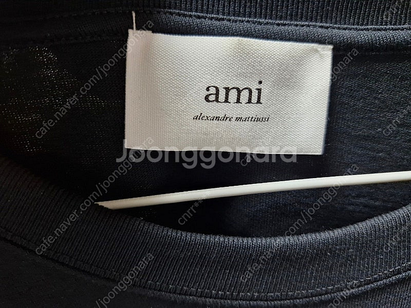 정품 아미 블랙 티셔츠 팝니다. 한국인 기준 (L-XL...--2