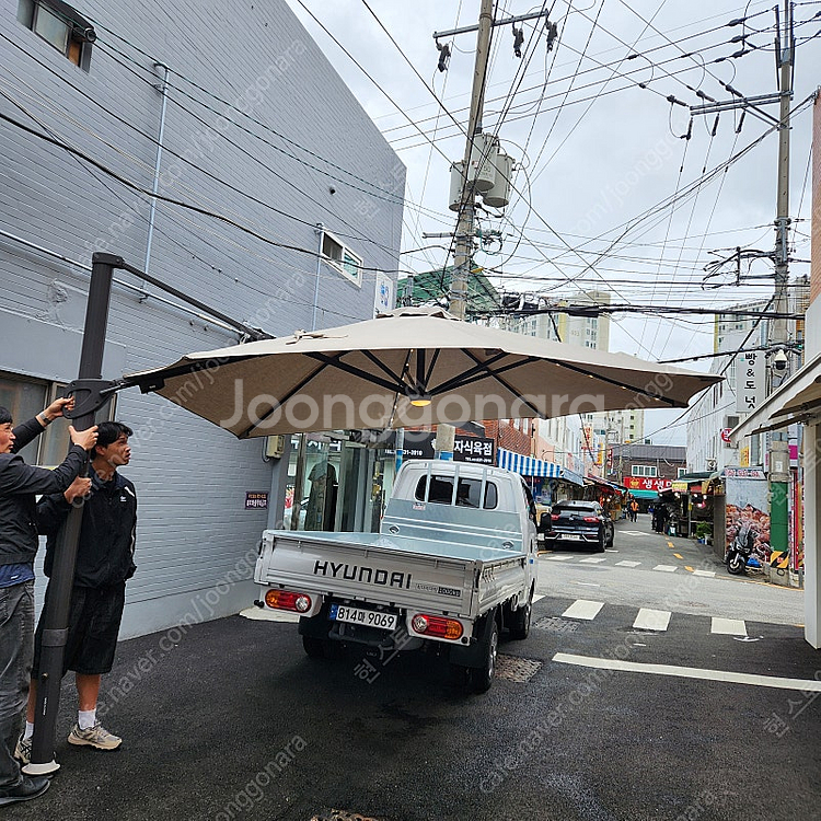 앳레저 LED 캔틸레버 우산 지름 3.97m 코스트코 ...--3